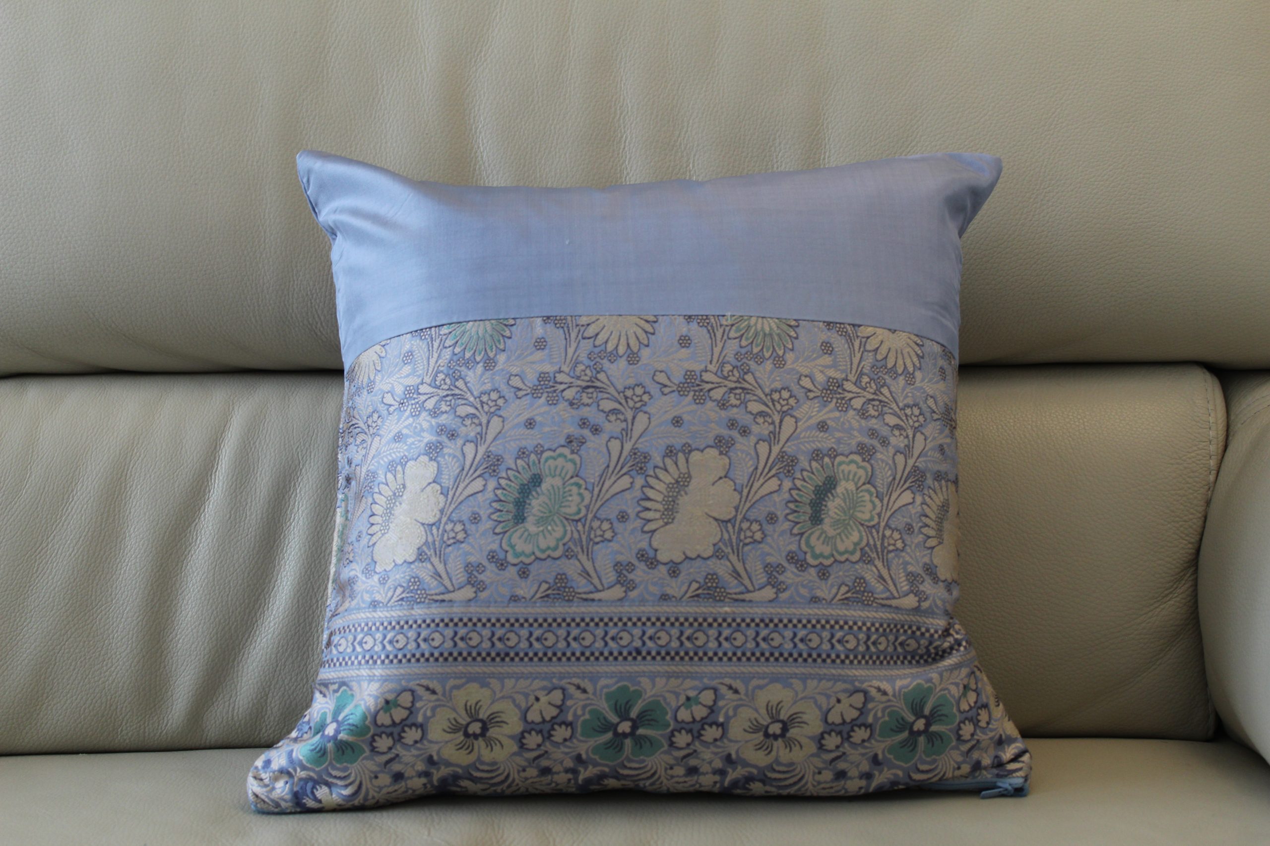 1 HC bleu ciel 40x40cm presque entièrement tissé