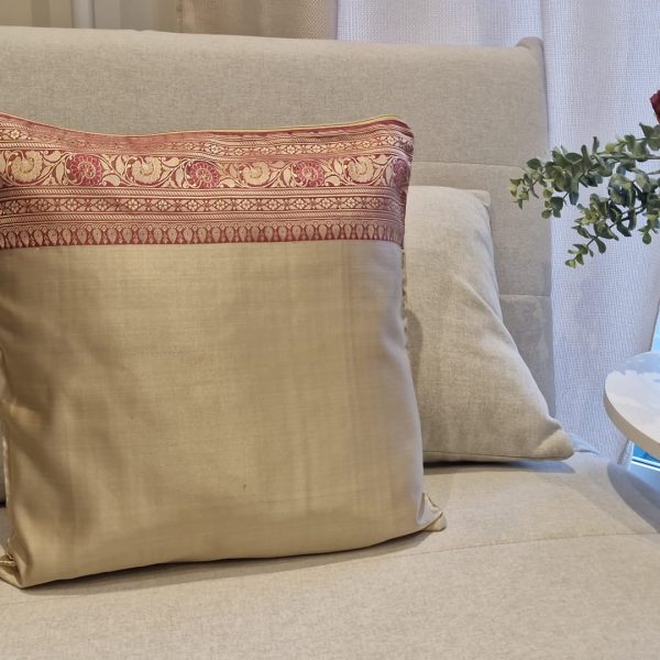Housse de coussin bois de rose et beige, en soie