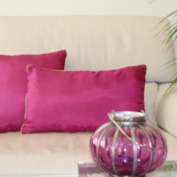 Housse de coussin fuschia, en soie