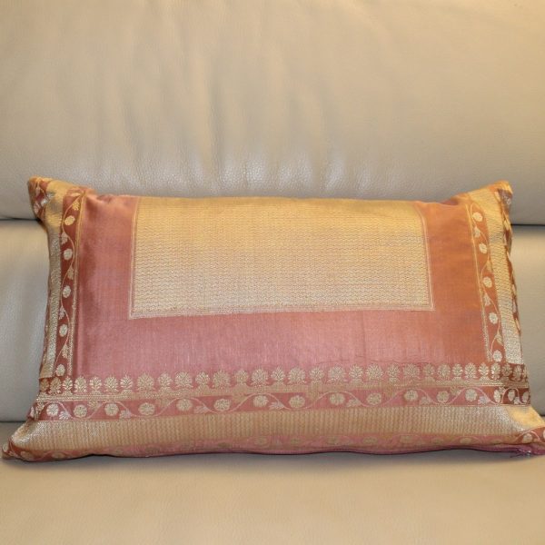 Housse de coussin bois de rose, en soie